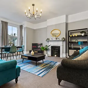  Apartment Parea Living - Leytonstone, 2-bedroom Serviced Apartment, Free Parking, Remote Working